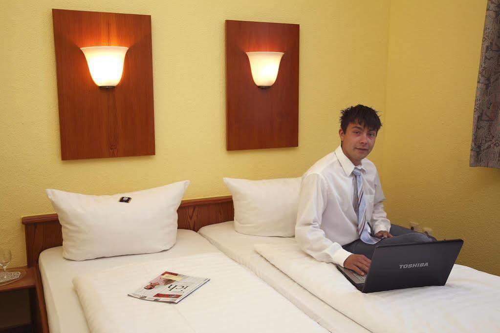 Hotel Garni Harzer Hof Osterode am Harz Екстериор снимка